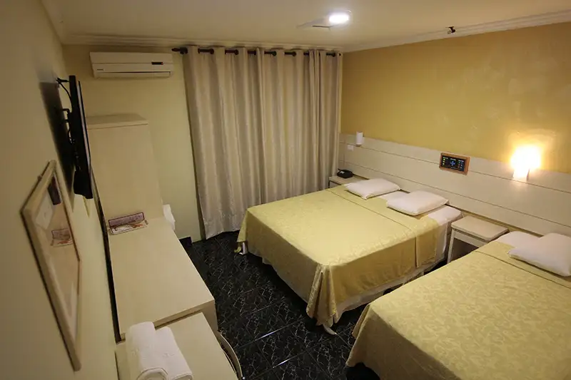Quarto Triplo Casal